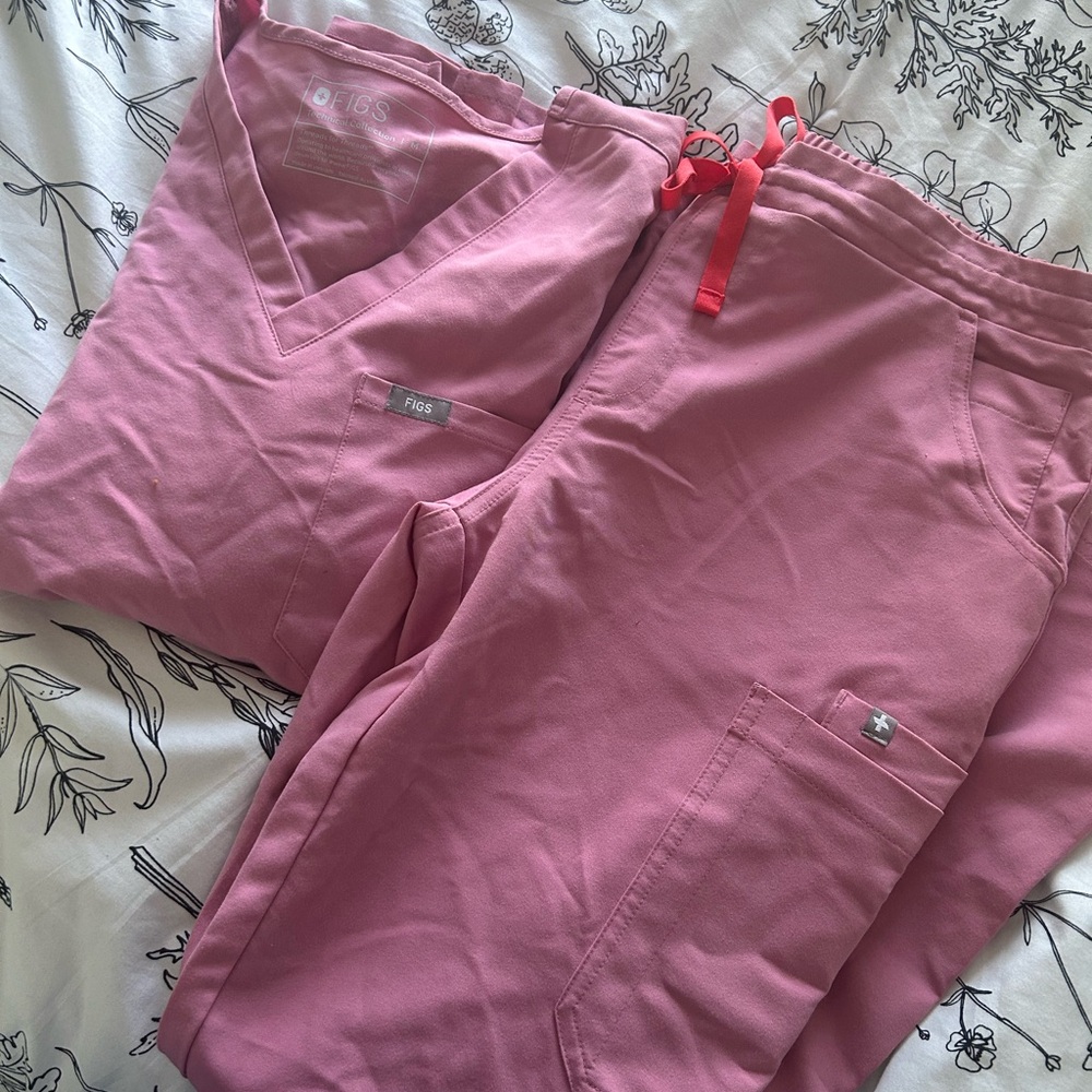 Figs  Pink Scrub Top and bottom set